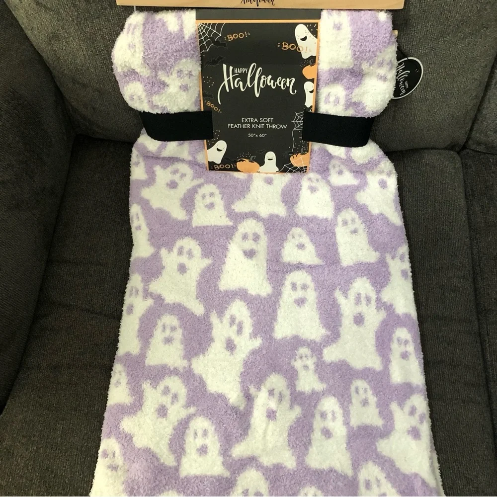 NEW NWT Happy Halloween Ghost Blanket Soft Feather Knit Throw 50x60